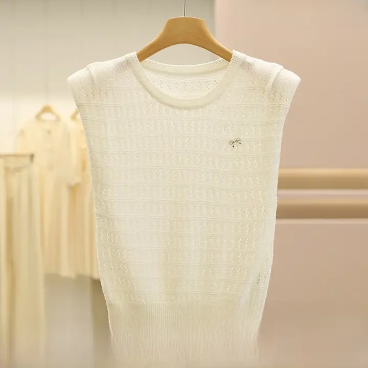 立体リボンデザインのスリムニットベスト【シンプル・フィット感抜群】