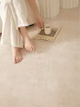 軽やかな雰囲気の床辺マット【厚手・防滑・防音】