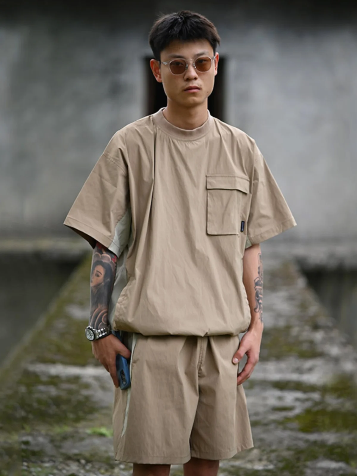 トラックトップの定義とは：吸湿速乾素材を使用した半袖Tシャツの実用性と使用シーン