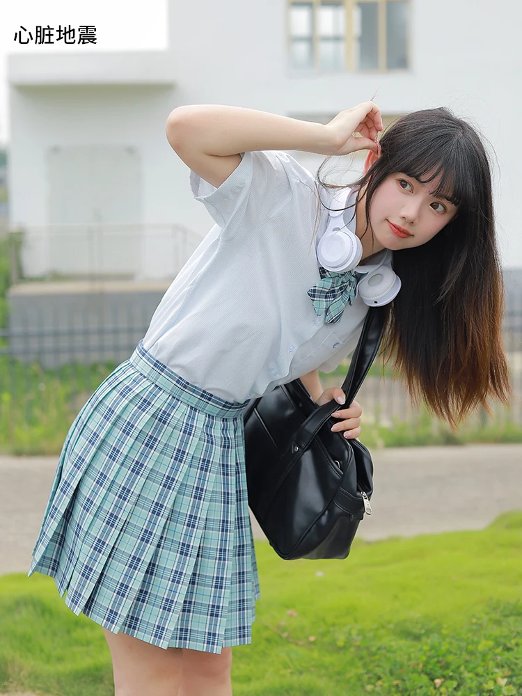 制服を選びながら「チェック柄」に出会うのは、なぜ今、こんなに人気なのか？