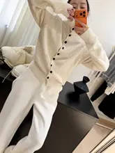 極上の柔らかさの羊毛ニットカーディガン【ハイネック・多ボタン・ベージュ】（セットアップ対応）