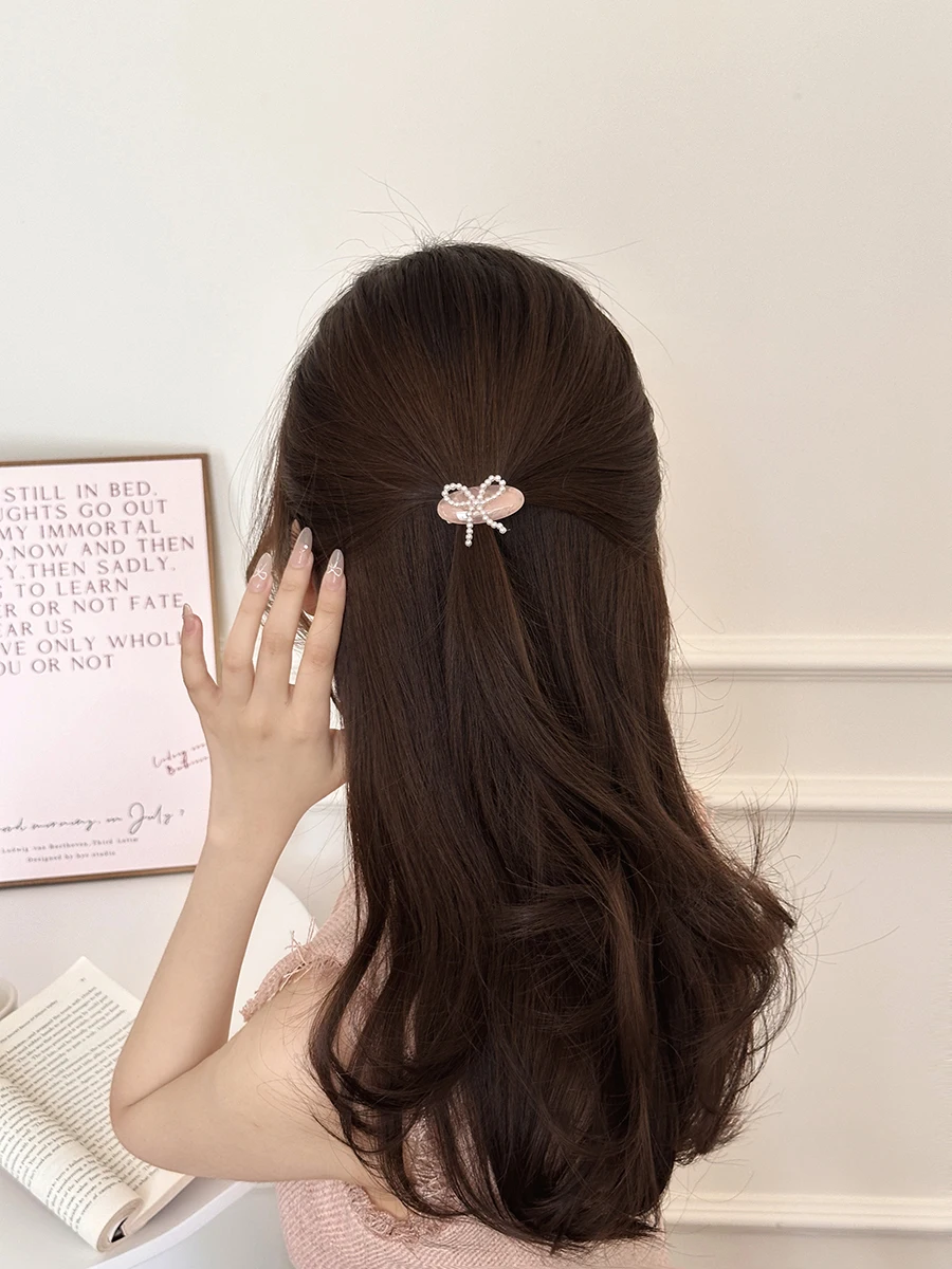 パールリボン付きサイドヘアクリップ：女性向けの華やかなサイドポニーテールスタイルを実現