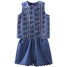 薄手のブルー刺繍タンクトップとショートパンツの女児用夏服（セットアップ対応）