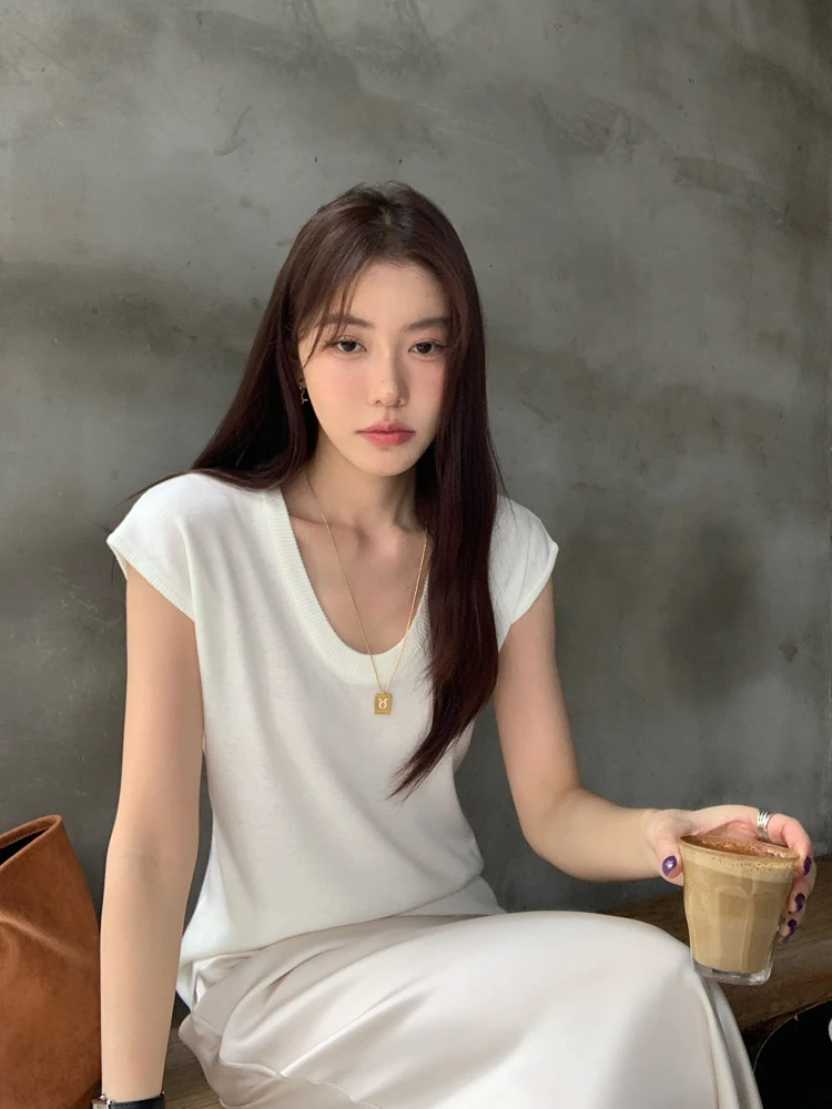 女性用 白色UネックニットTシャツ【短袖・夏用・スタイリッシュデザイン】 きれいめコーデに最適なトップス