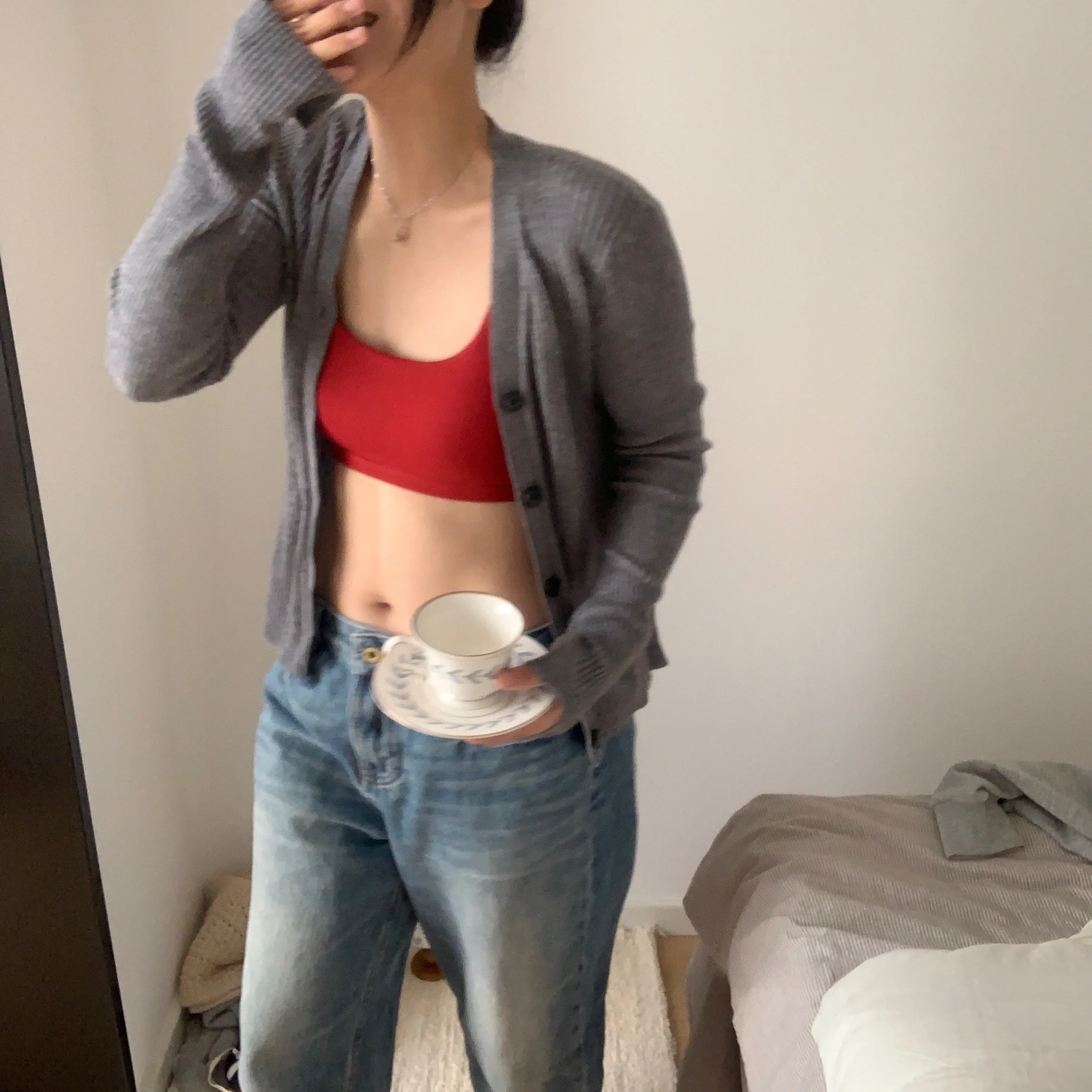 育乳ブラトップとは？シンプルデザインのリブ編みキャミソールが実際の使用でどう活用されるか