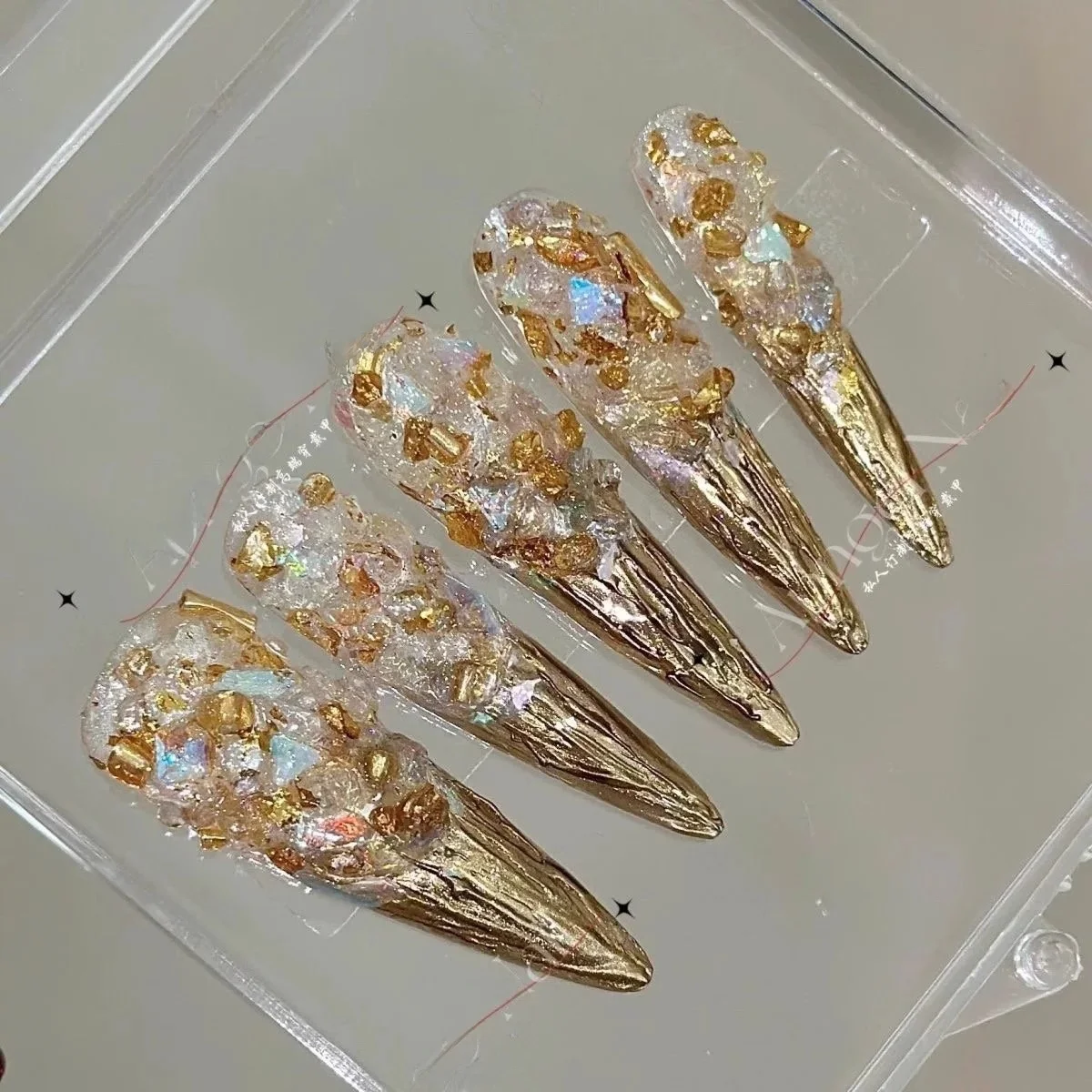 純手作りのロングネイル夜空の星河宮廷風高級感：海外セレブが好む粉色系  デザインの実際