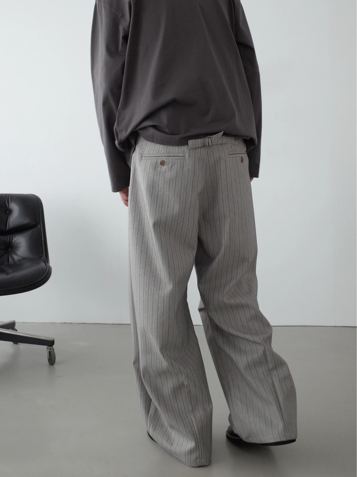 ストライプワイドパンツ：老钱風のクラシックデザインが提供する実用性と着こなしのバランス