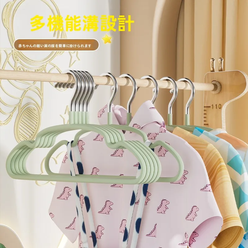 滑り止め付き 1.5倍ハンガーと8連ハンガーの実用性：子供用厚手ハンガーの使い方と性能比較
