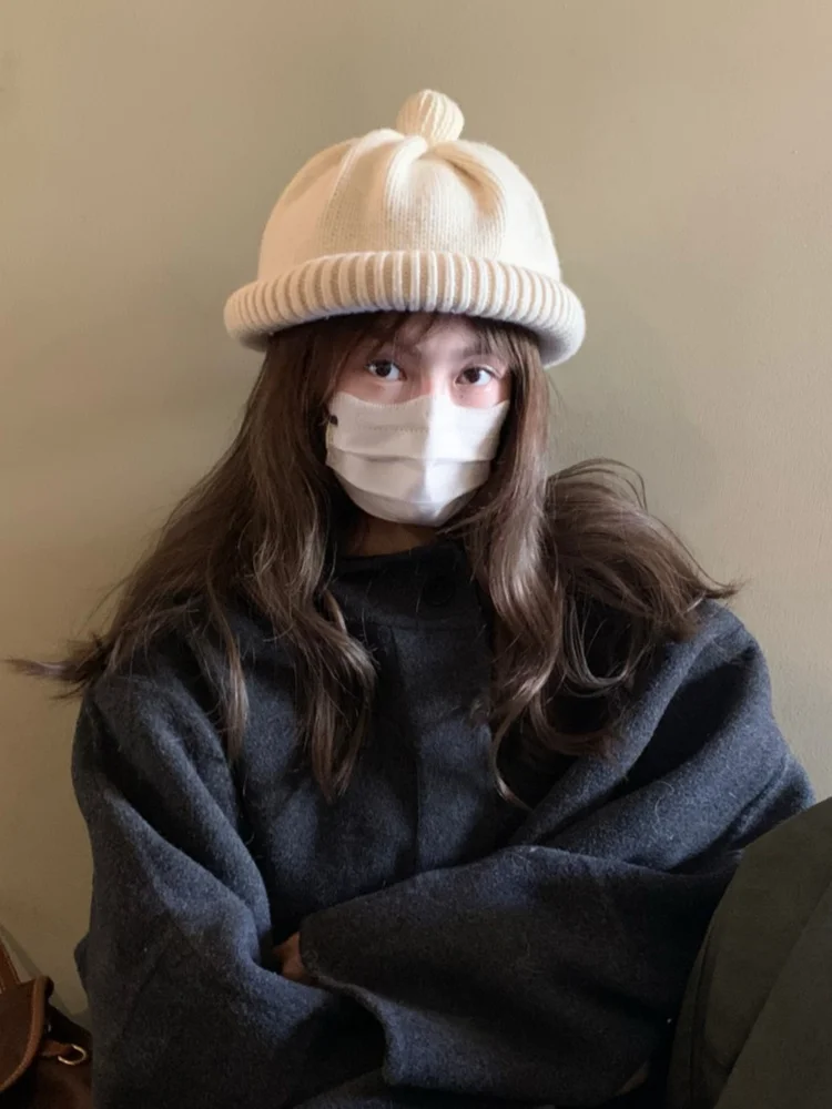 50代の男性・女性にぴったり？オフホワイト キャップ と ベージュ キャップ の違いは？