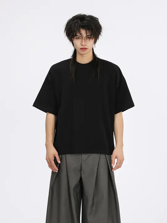 個性的な都市風デザインのプレーンショート丈Tシャツ【オーバーサイズ・短袖・シンプル】