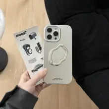 高級感あるシルバー鏡面スタンドケース【iPhone対応・シンプルデザイン・衝撃吸収】