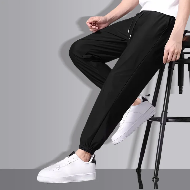 黒スウェットパンツを選ぶときに迷うなら、この1本で解決できる？