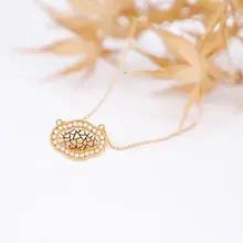 海棠花窓デザインの小米珠ネックレス【シンプルな吊り下げデザイン・誕生日プレゼントに最適】