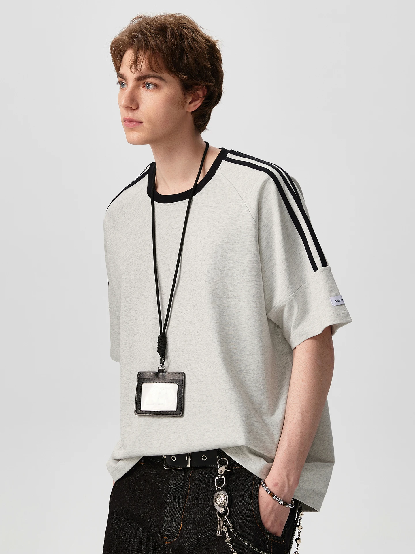 紫外線対策完備のクール感Tシャツでちくびを防ぐ男性の選び方