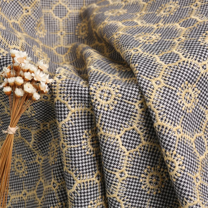 千鳥格の刺繍入りポリエステルコットン生地：機能性とデザインのバランスを実証
