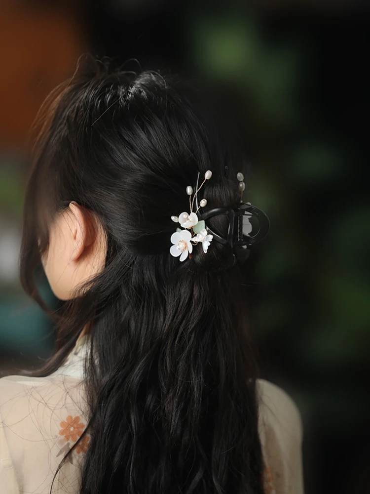 新中式シャーククリップ：古風お団子ヘアに最適なセンスあるアクセサリー