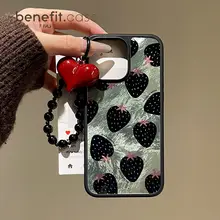 個性的な黒いストロベリー柄ハートブレスレット【iPhone対応・マグネット式・衝撃吸収】（セットアップ対応）