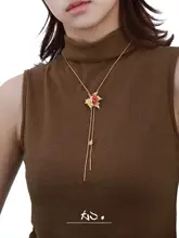オレンジの紅葉デザインのファッションネックレス【トレンド・タッセル付き・ロング鎖骨チェーン】