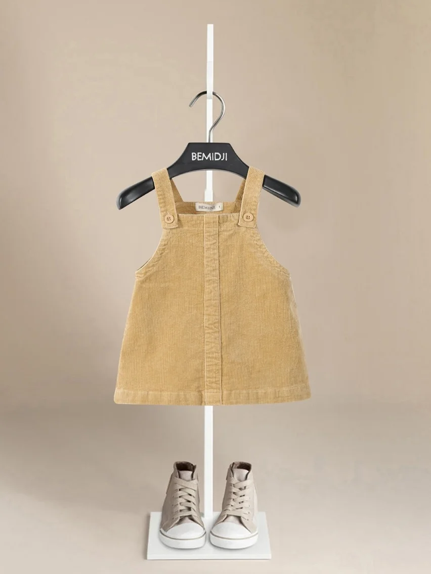 ベビー服のおしゃれで悩むママたちへ：女児用コーデュロイサロペットスカートは、どんなシーンで活躍するの？