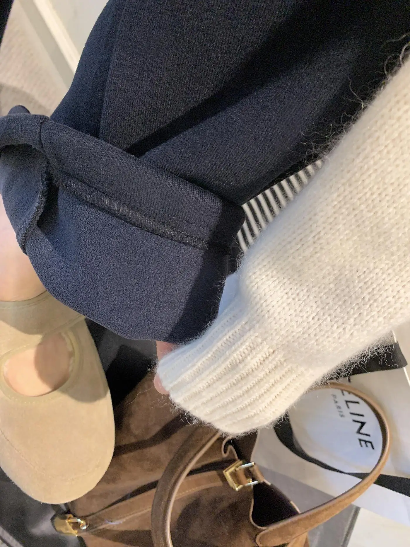 カーゴパンツ コーデ レディース 振り返りガイド｜通勤に使える高腰ストレートワイドの実際の使い方