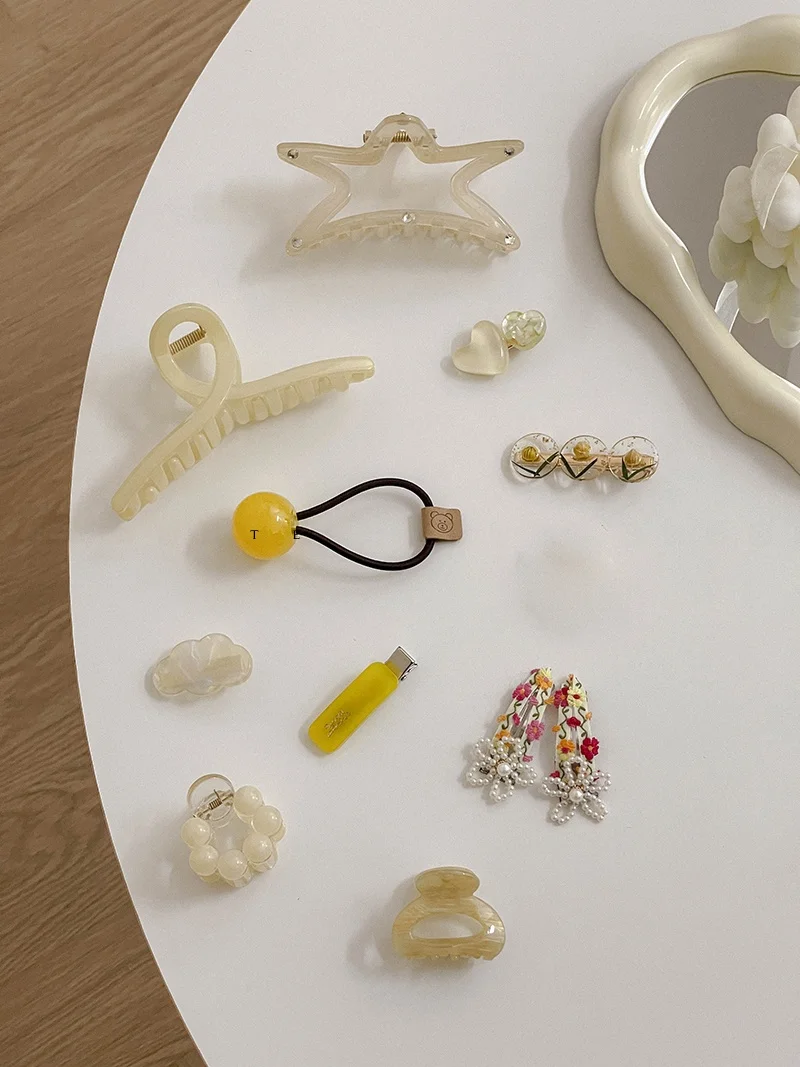 ミルクイエローのヘアアクセサリーで、毎日のスタイルに  「優しさ」をどう入れる？
