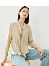 デザイン性に優れた長袖シャツ【秋用・女性・シルエットを美しく見せる】