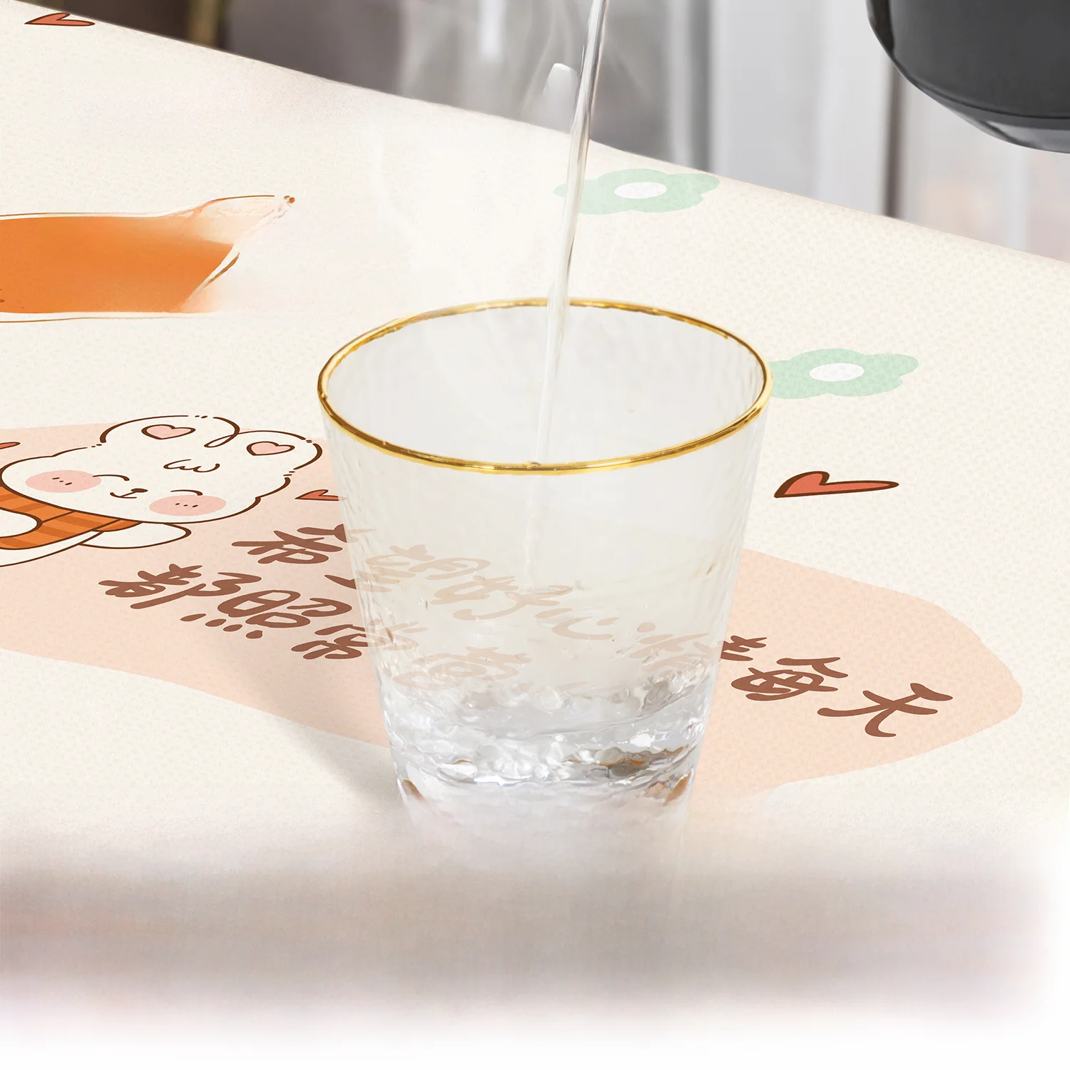 防水・耐熱・防油のPVC製ダイニングテーブルクロス：  軽奢なデザインとお手入れ不要の実用性
