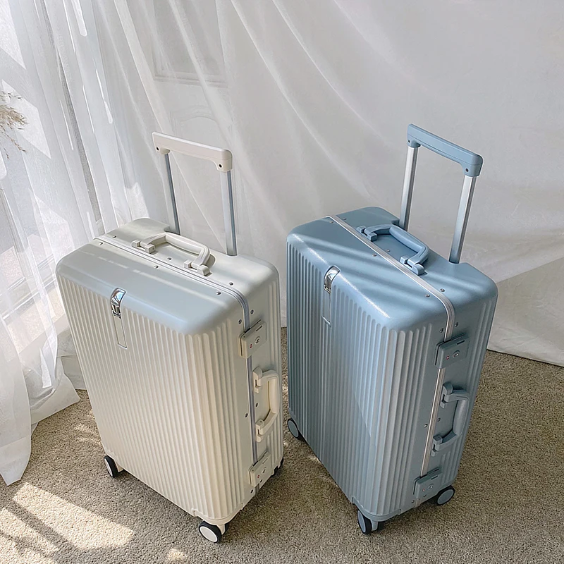 アルミフレームの静音キャリーケース：防刮・耐磨・キャスター付きで通勤と旅行に最適な持ち運びソリューション