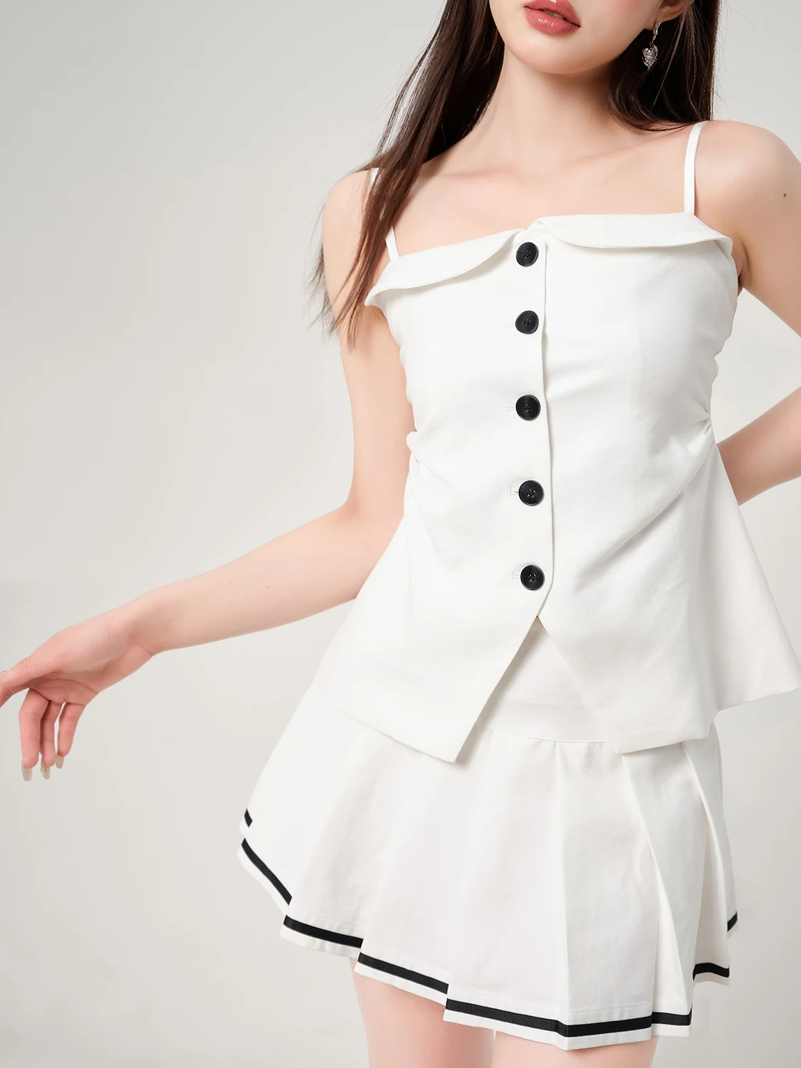 大人可愛い服 40代コーデの完全ガイド｜高腰ミニスカートで自然なスタイルアップ