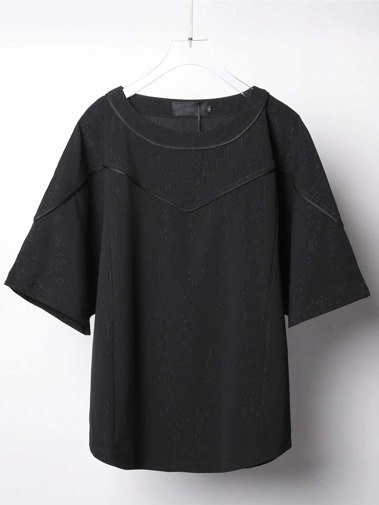 ピチピチTシャツ メンズはどんな感じ？通気性や素材、価格まで徹底解説！
