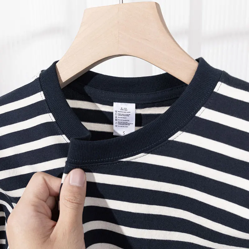 Tシャツを横から着るとき、どうやってスタイリングするの？