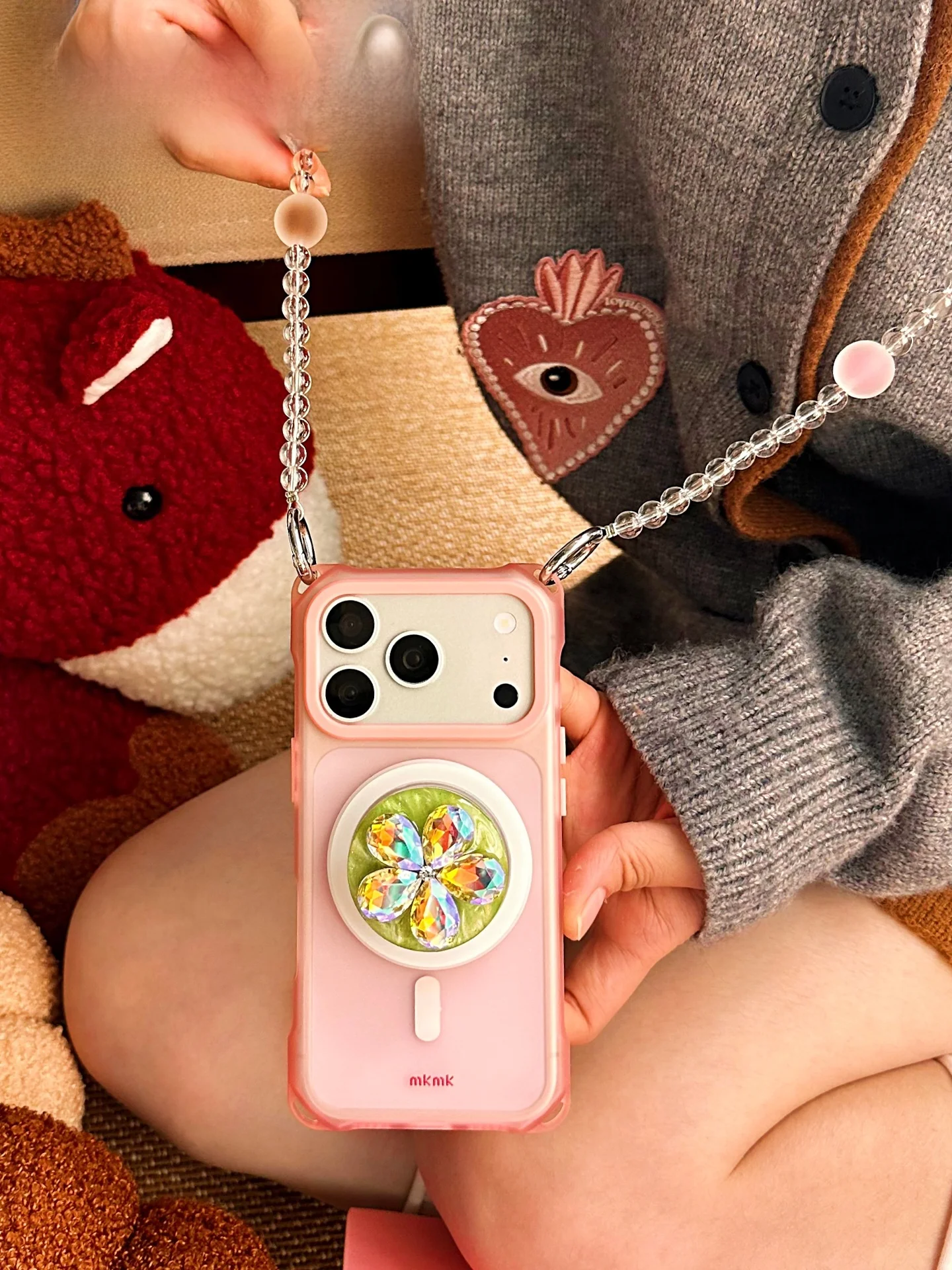 携帯ケース デコレーション で何を選びたい？少女心を刺激するカラフルな花柄スマホケースの選び方