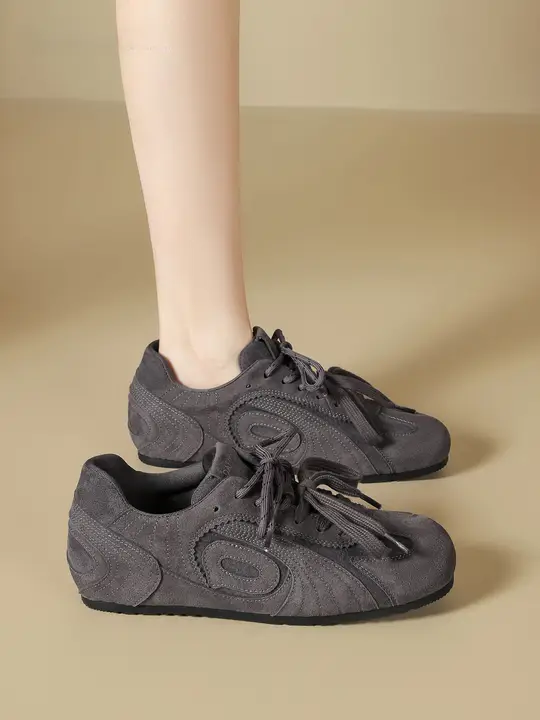 カジュアルスタイルに最適！内増高デザインの復古スポーツシューズ【軽量・女性用】