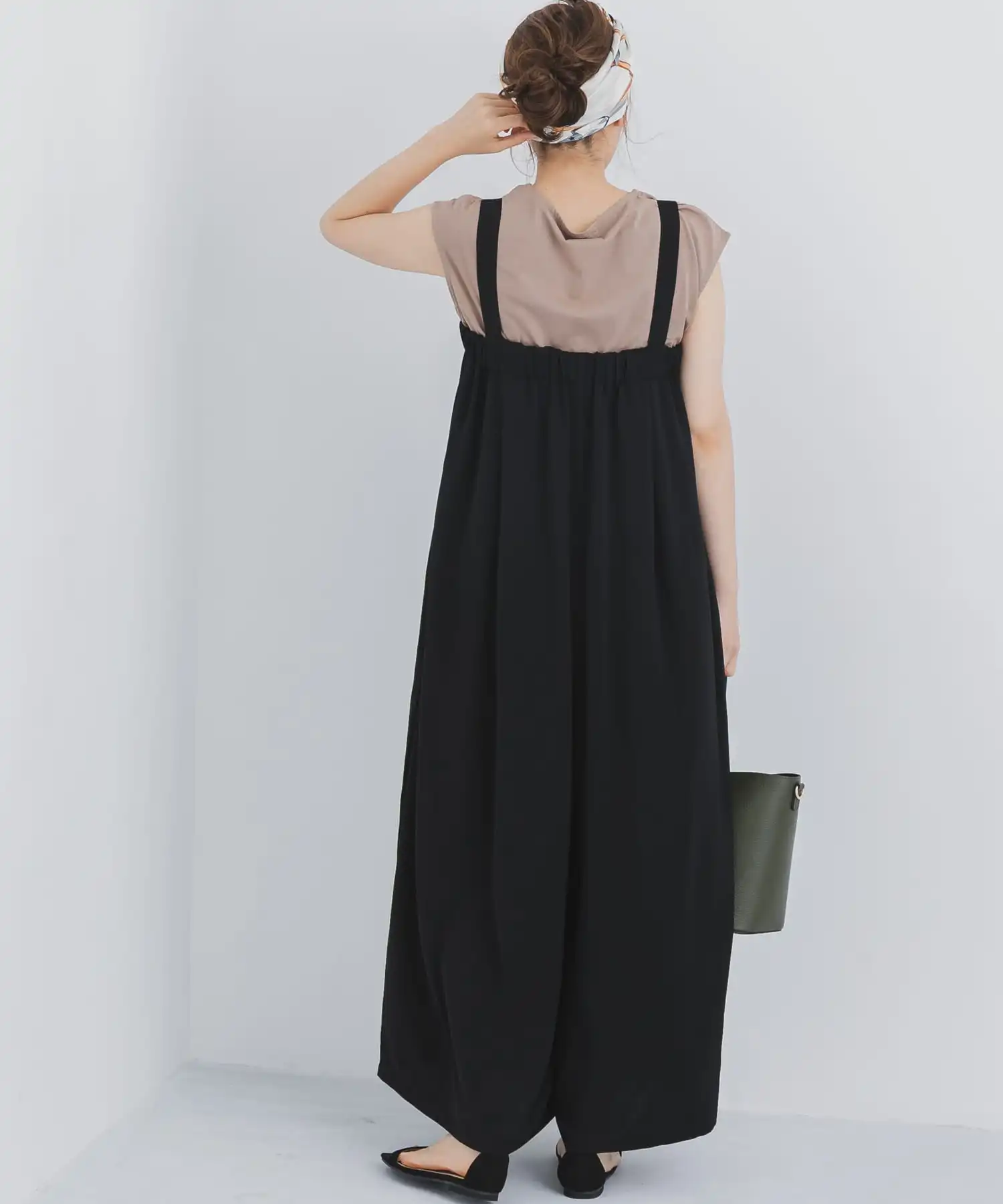 春夏用ゆったりハイウエストワイドレッグサロペット（セットアップ対応）：40代女性に最適なファッションの選択肢