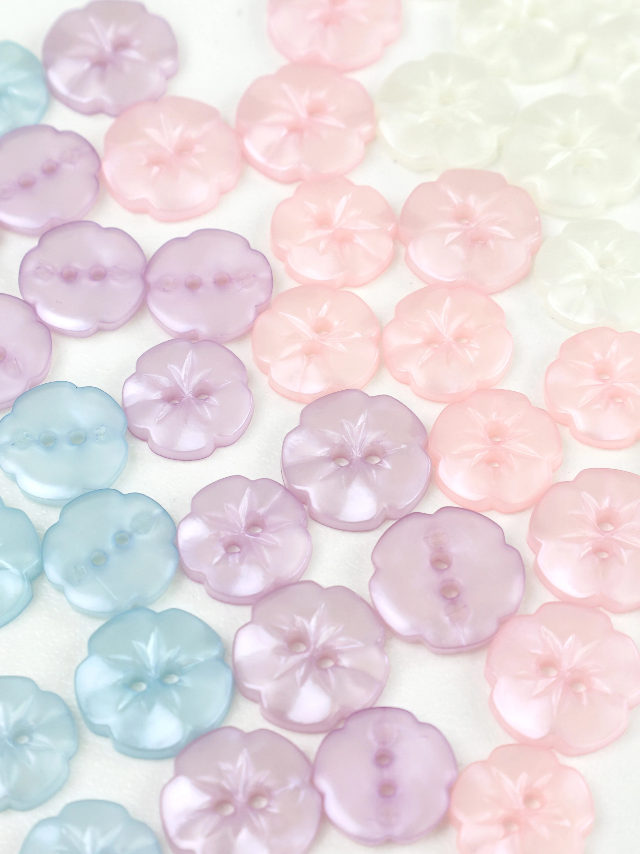 立体花朵デザインの装飾ボタン：パール光沢と手作りDIYにおける実用性とデザイン性