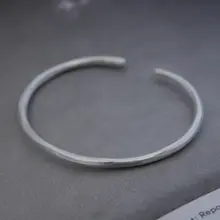 ミニマルデザインの細身ブレスレット【洗練されたスタイル・ファッションアクセサリー】