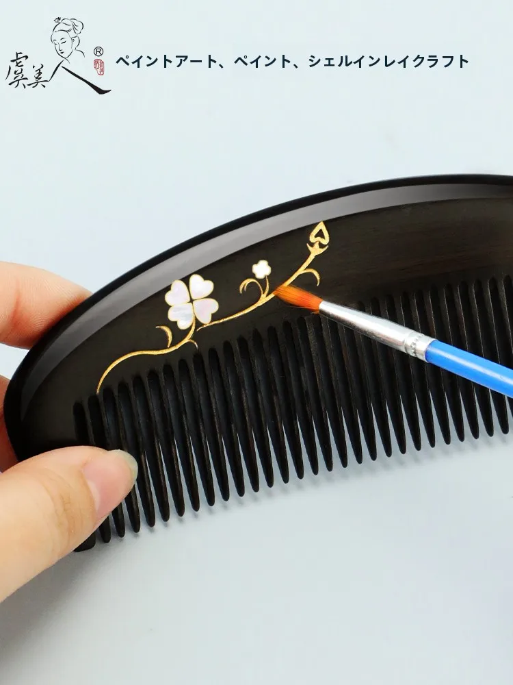 黒檀製ラッキークローバーデザインの頭皮マッサージくし：高級漆芸素材で贈り物に最適な頭皮ケアツール