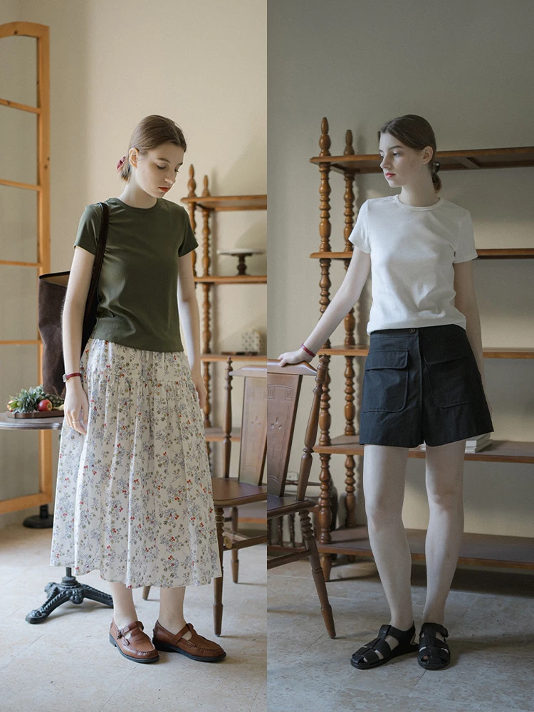 ママコーデの基本スタイルとは？サテンボディTシャツで実践する着やすい日常コーデ
