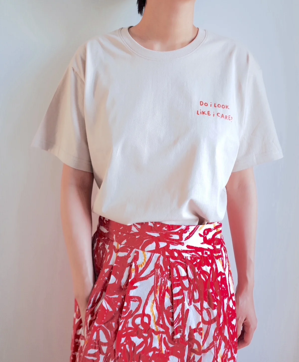 ユニークデザインTシャツ：Z世代が選ぶシンプルでユーモアのある日常ファッション