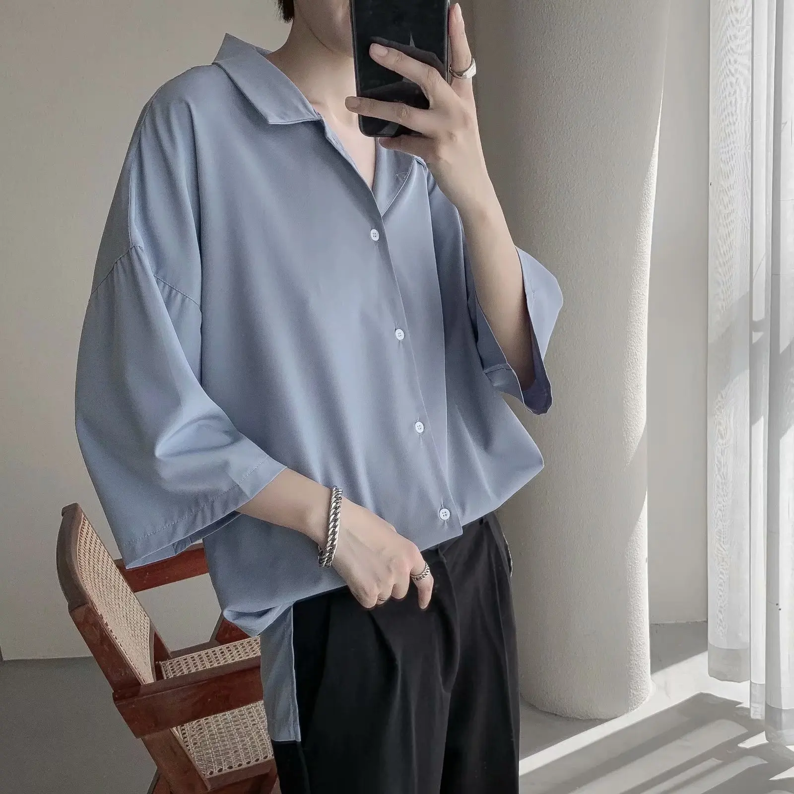 30代男性が春から夏にかけて着るべき「冷感素材の七分袖シャツ」は？