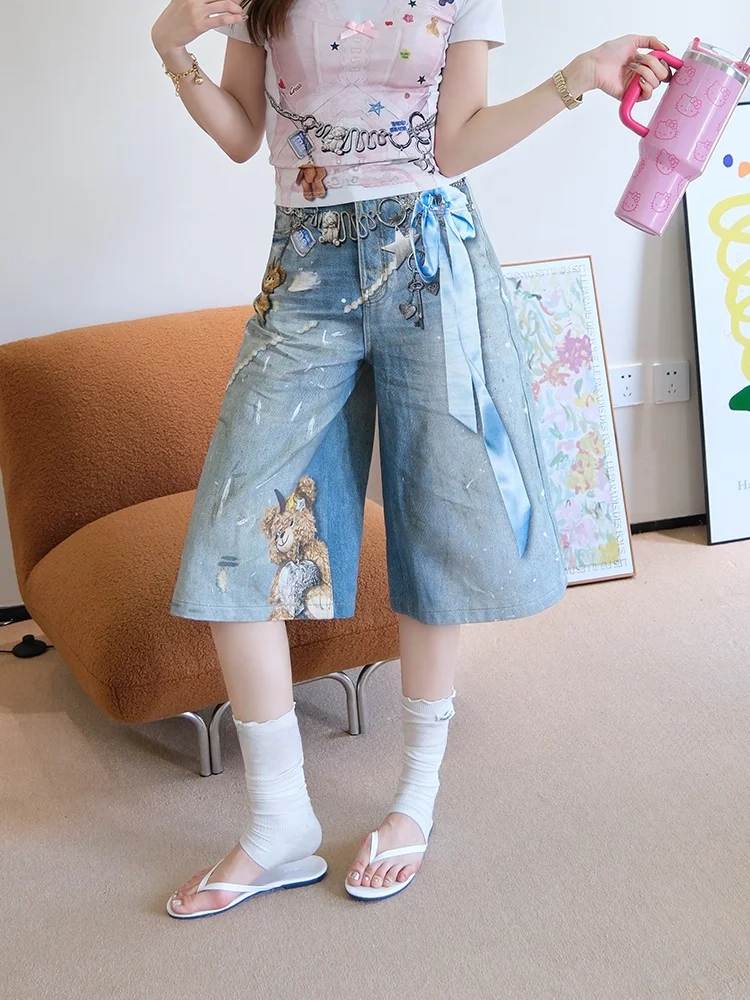 花柄クマデザインジーンズ：30代女性のカジュアルガーリーに最適な春夏ショートパンツ