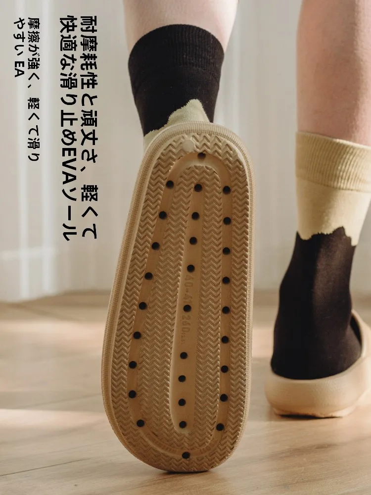 足のすね ビニール肌とは？メンズ夏用ビッグサイズ防臭超厚底ルームサンダルの実際の使い方と効果