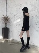 MOONLET オリジナルデザイン 肩出し黒フーディワンピース【春秋用・背中あき・トレンド】