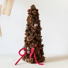 クリスマステーマデスク飾り【天然松ぼっくり・ハンドメイドアート・シーンディスプレイ用】