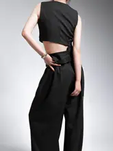 洗練されたデザインのジャケットベストとストレートワイドパンツのファッションコーディネート（セットアップ対応）