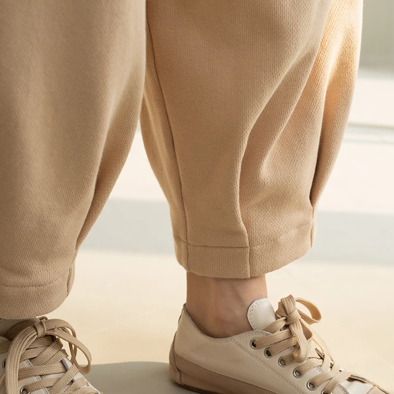 カーゴパンツ レディースの定義と特徴 | ウエストひも付き長綿素材の実用性