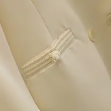 洗練されたデザインのダブルブレストジャケット【ゆったりシルエット】