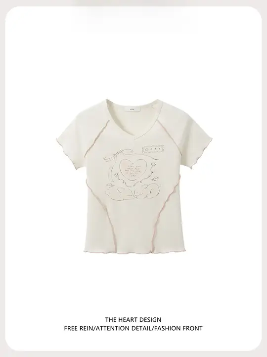 Vネックフリル付き短袖Tシャツ【アニメプリント・女性用・フィットタイプ】（セットアップ対応）
