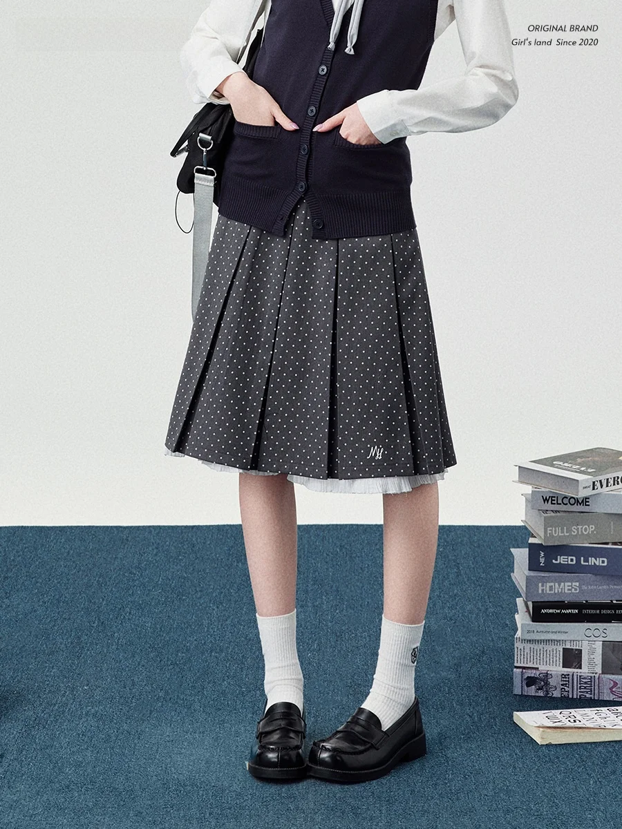 春用JK制服 半身スカート：高ウエスト・ドット柄・フリル付きのデザインと着用感