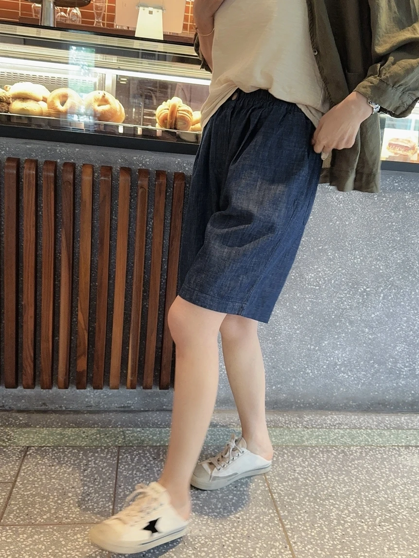 40代のショートパンツはどう選ぶ？通勤から夏の日常まで、1本で解決する理想的なアイテムとは